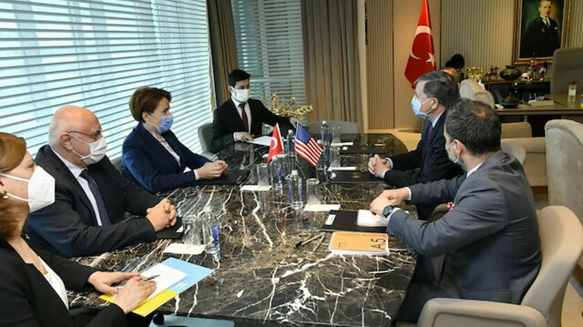 Meral Akşener: Η νέα ΥΠΕΞ της Τουρκίας; – Γιατί συναντήθηκε κεκλεισμένων των θυρών με τον Αμερικανό πρέσβη